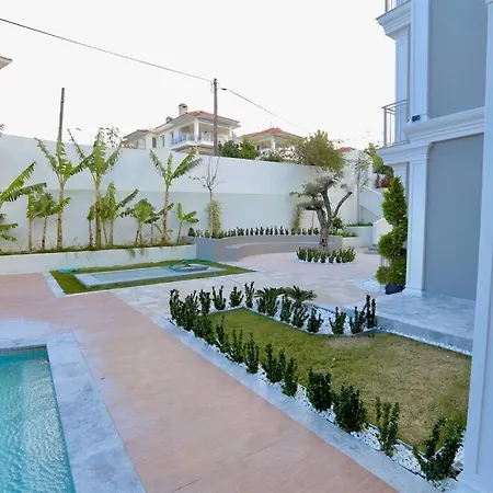 Apartment Merkezde Havuzlu Bahceli Daire *