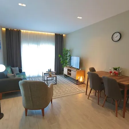 Apartment Merkezde Havuzlu Bahceli Daire Cesme