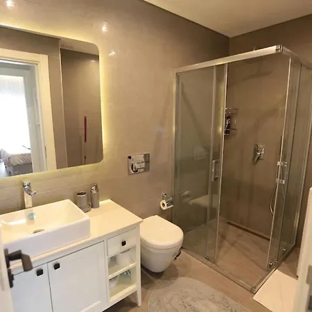 Merkezde Havuzlu Bahceli Daire Cesme